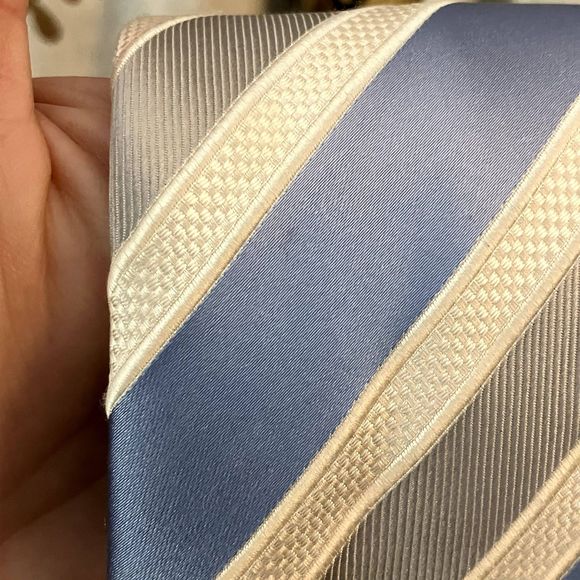 Donald Trump Signature Collection Men's Silk Tie Blue Grey Silver White Striped - Picture 6 of 8